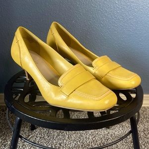 Nine West Women’s Yellow Leather Kitten Heel Loafers. Sz-8.5